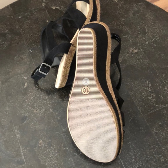 St John’s Bay Sandals - Picture 3 of 3